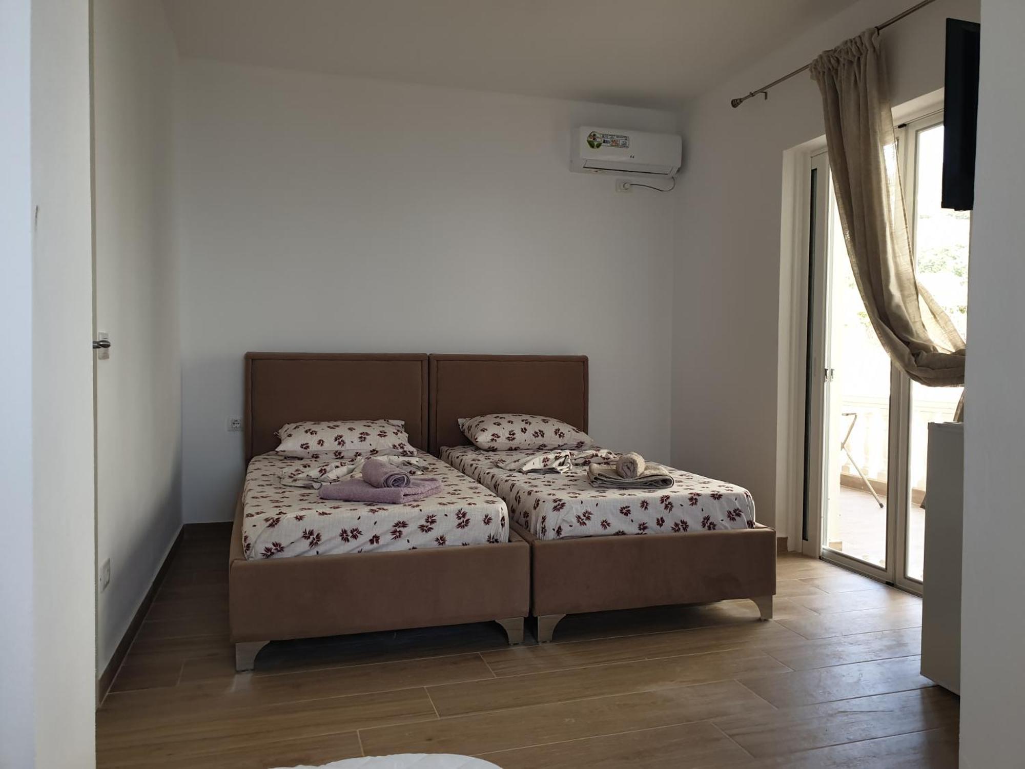 Rooms By George Dhërmi Oda fotoğraf
